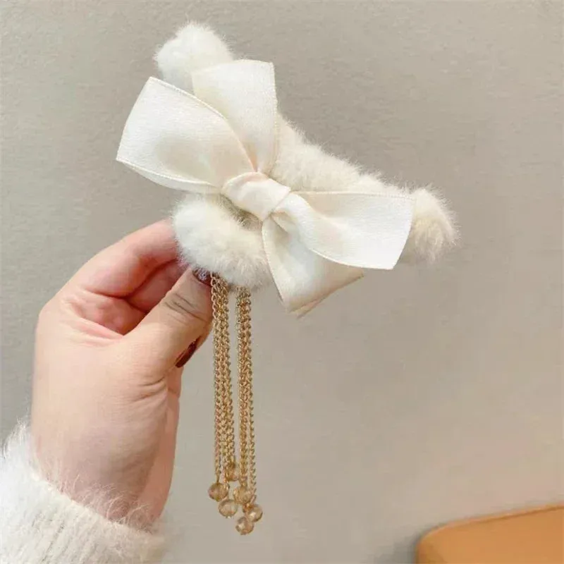 🎀 Plush Bow & Tassel Hair Claw Clips ✨ Cute Korean Style for Girls - Perfect Fall & Winter Accessory! 🦈
