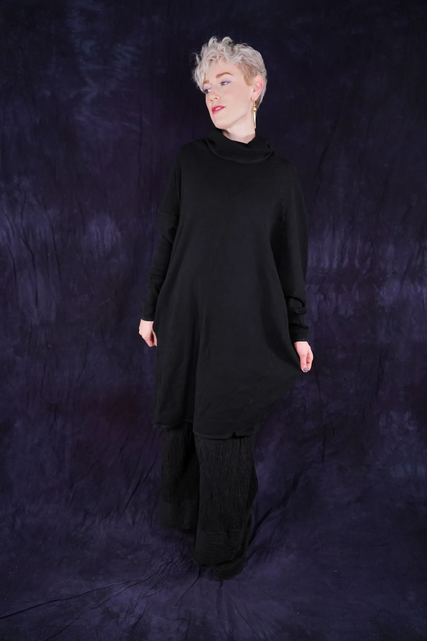 2327 Landscape Tunic Black-U