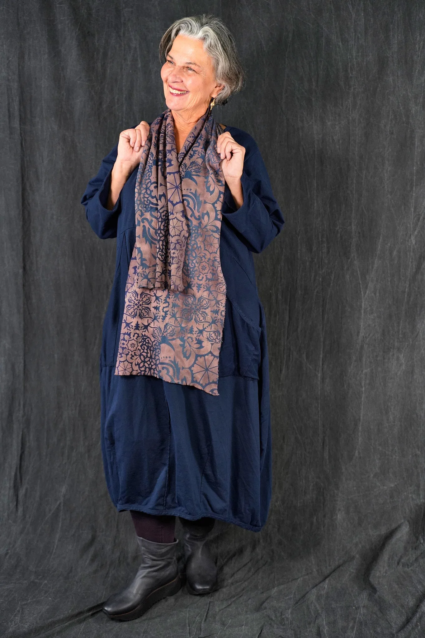 8001 Hand-Dyed Thermal Scarf Taupe-P