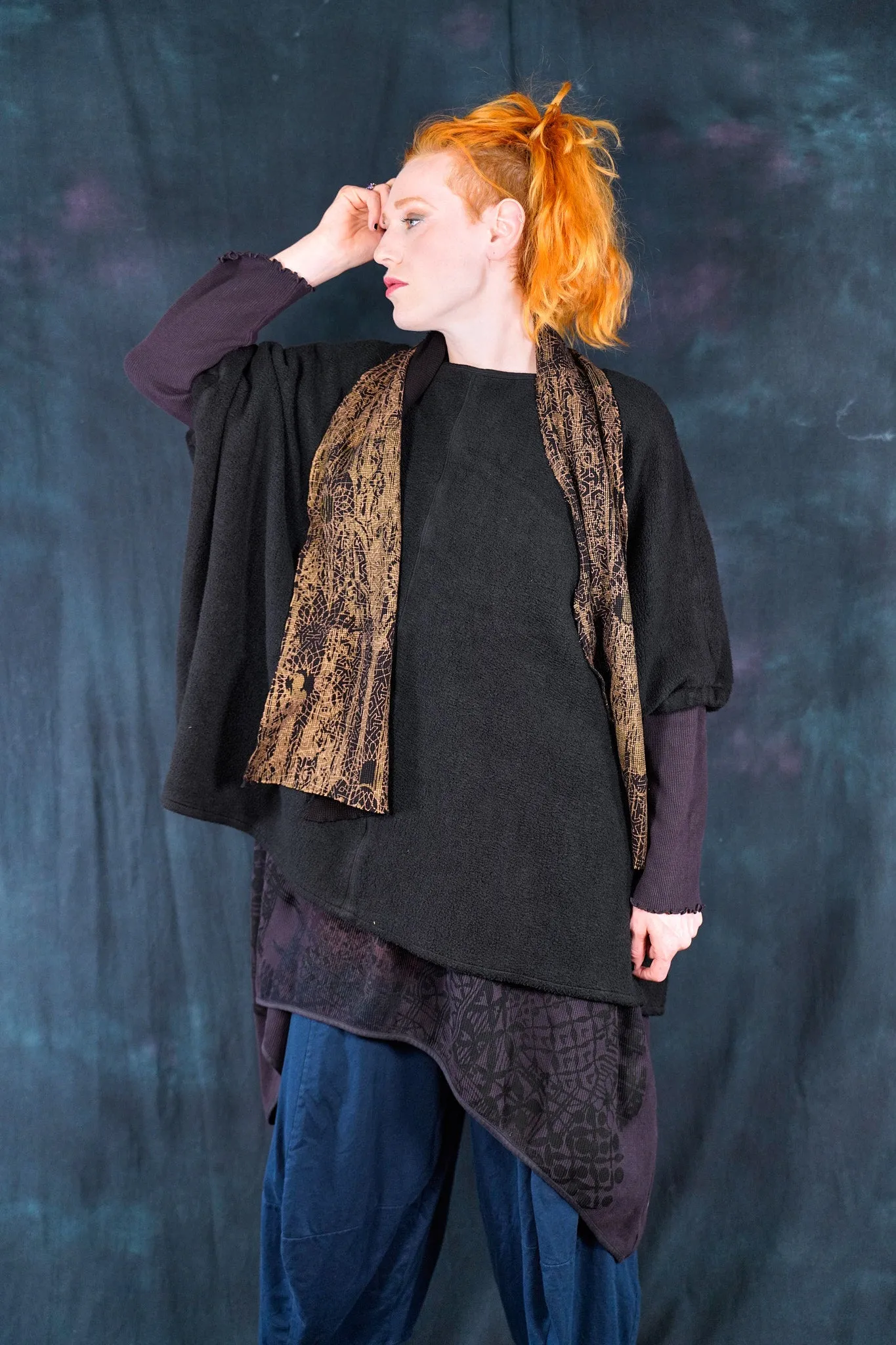 8001 Thermal Scarf Black-Tarnish Gold-P