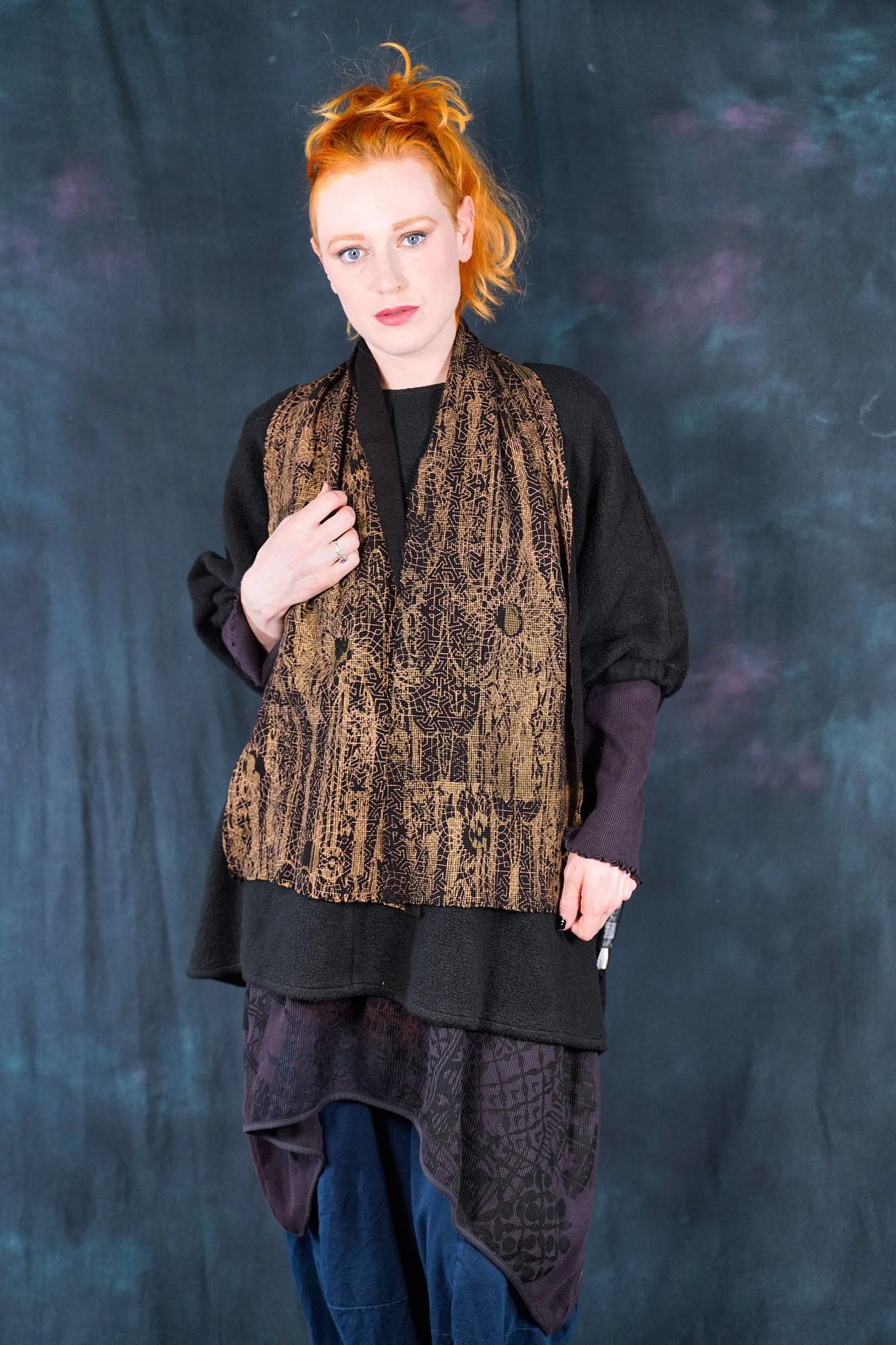 8001 Thermal Scarf Black-Tarnish Gold-P