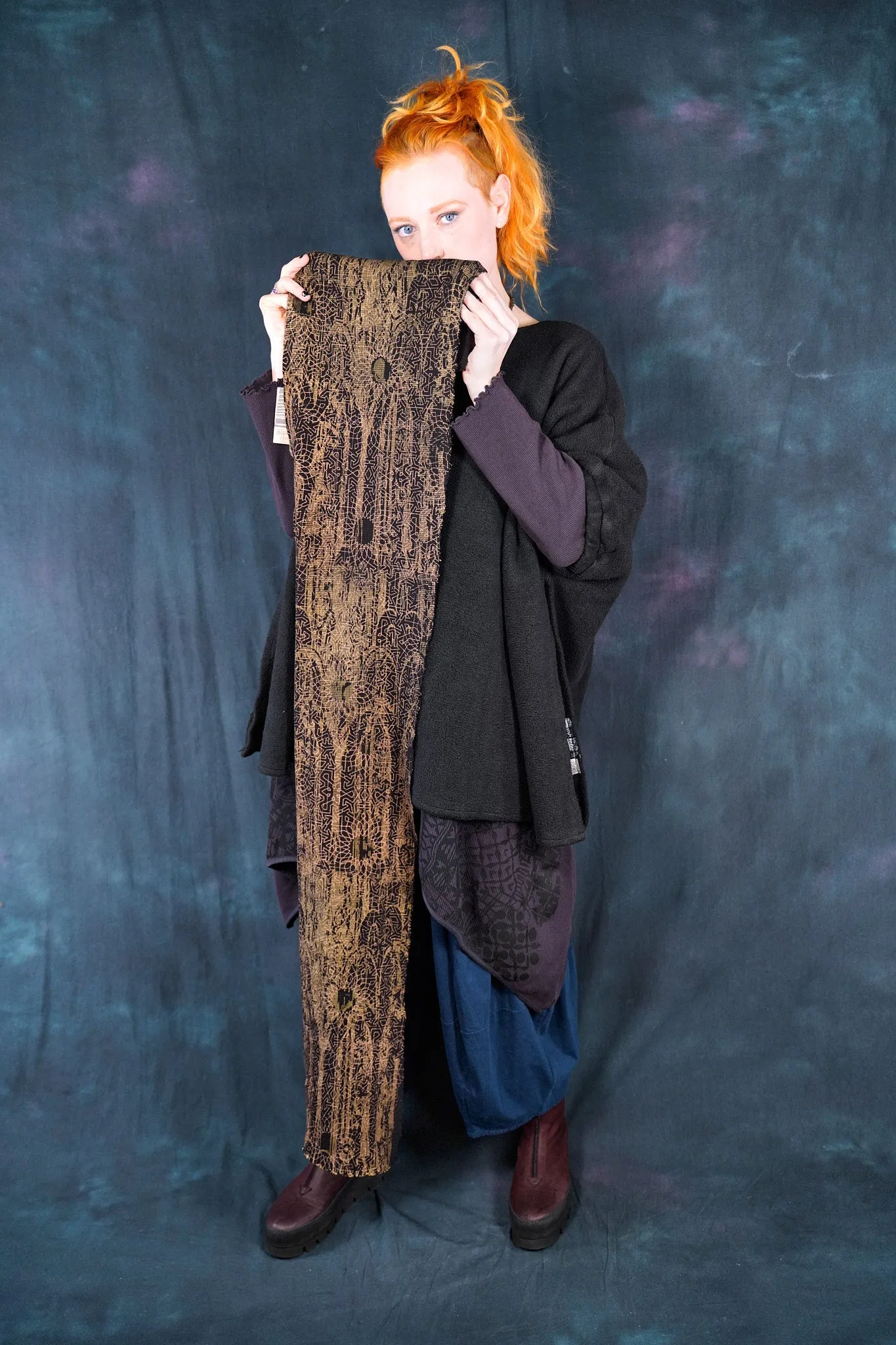 8001 Thermal Scarf Black-Tarnish Gold-P