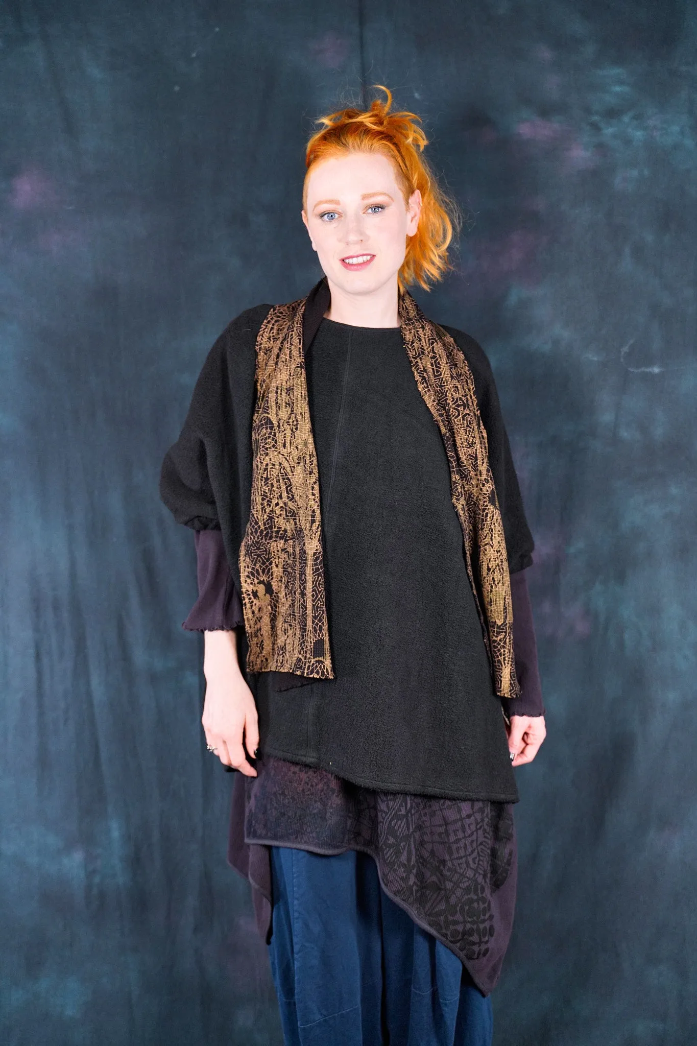 8001 Thermal Scarf Black-Tarnish Gold-P