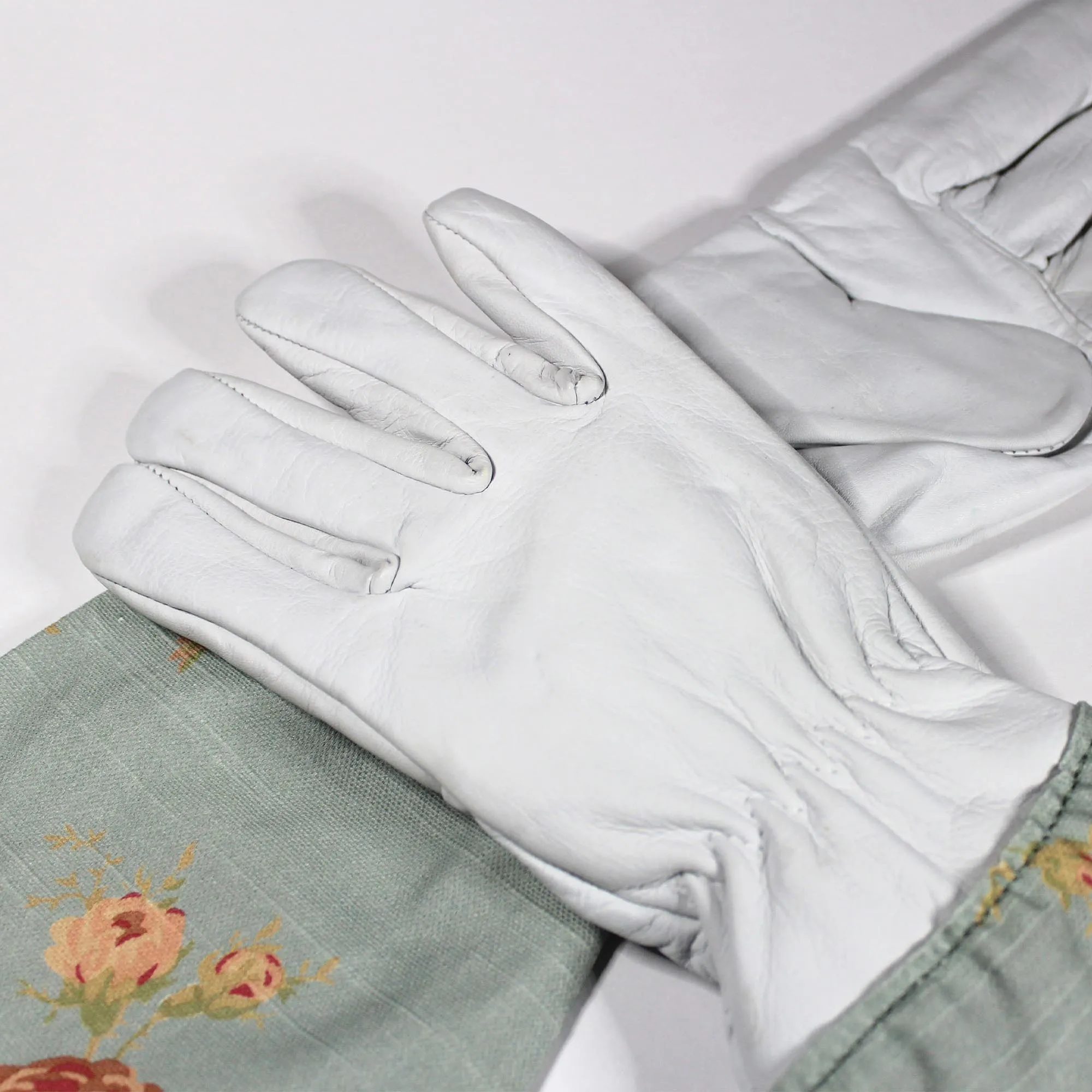 Bradley's Tannery Blue Floral English Leather & Linen Gardening Gloves – Small