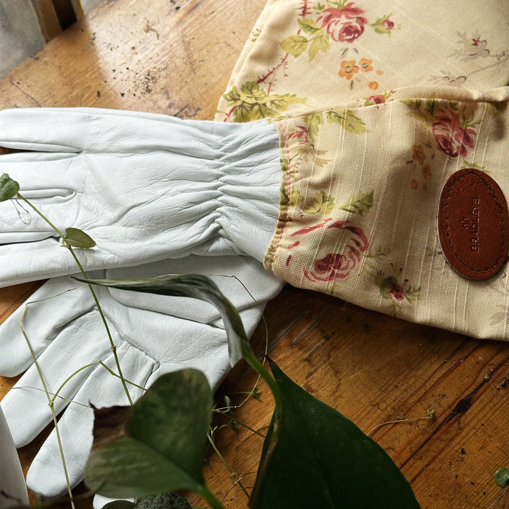 Bradley's Tannery Pink Floral English Leather & Linen Gardening Gloves – Small