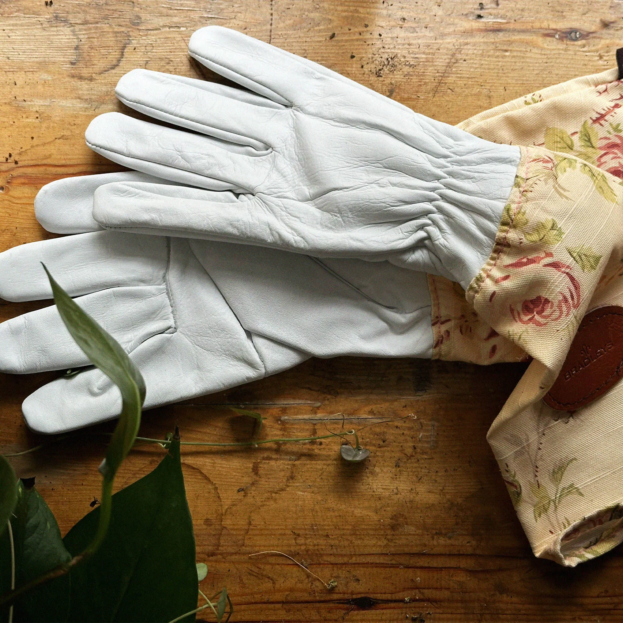 Bradley's Tannery Pink Floral English Leather & Linen Gardening Gloves – Small