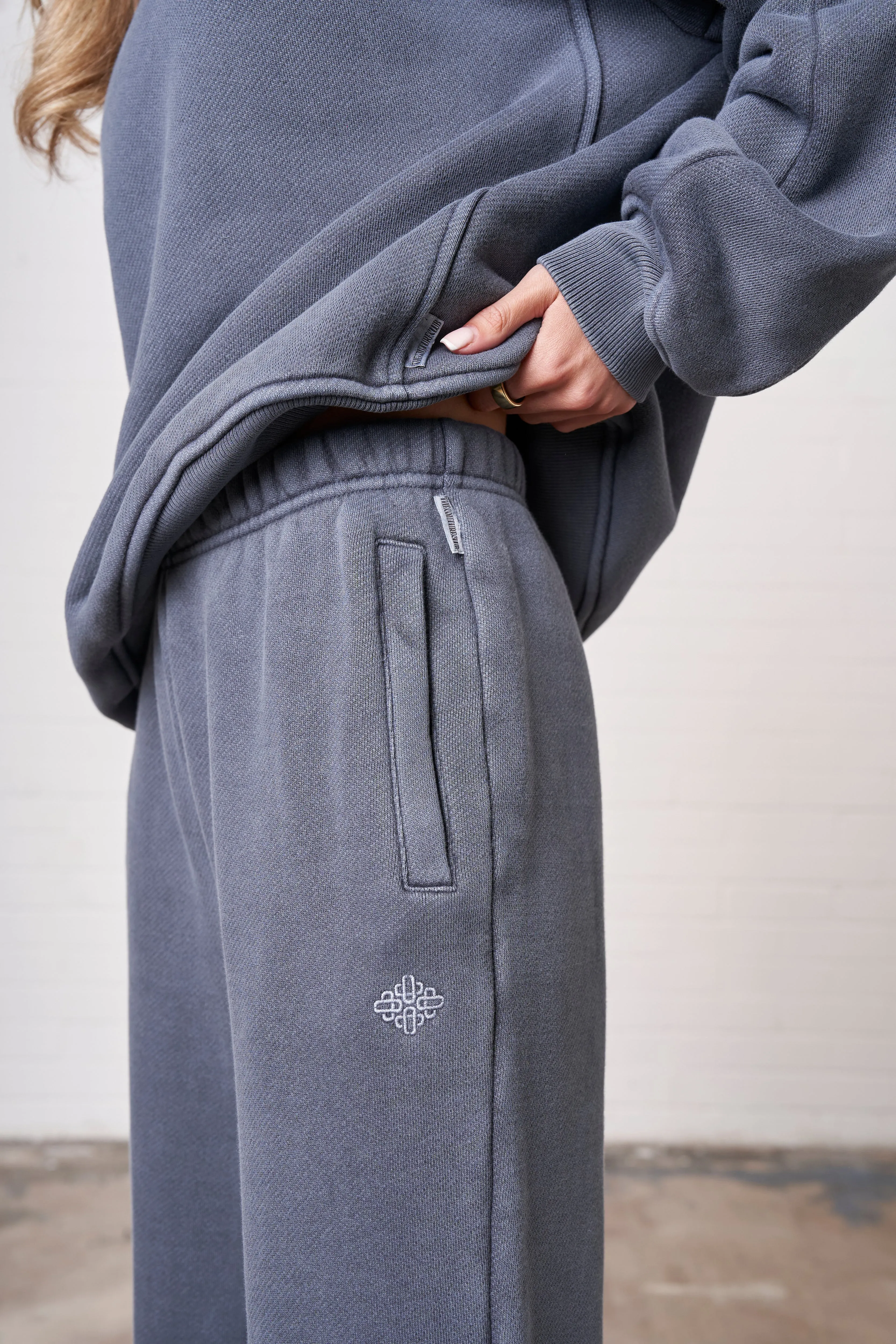 LAUNDERED CLASSICS STRAIGHT LEG JOGGERS - PETROL BLUE
