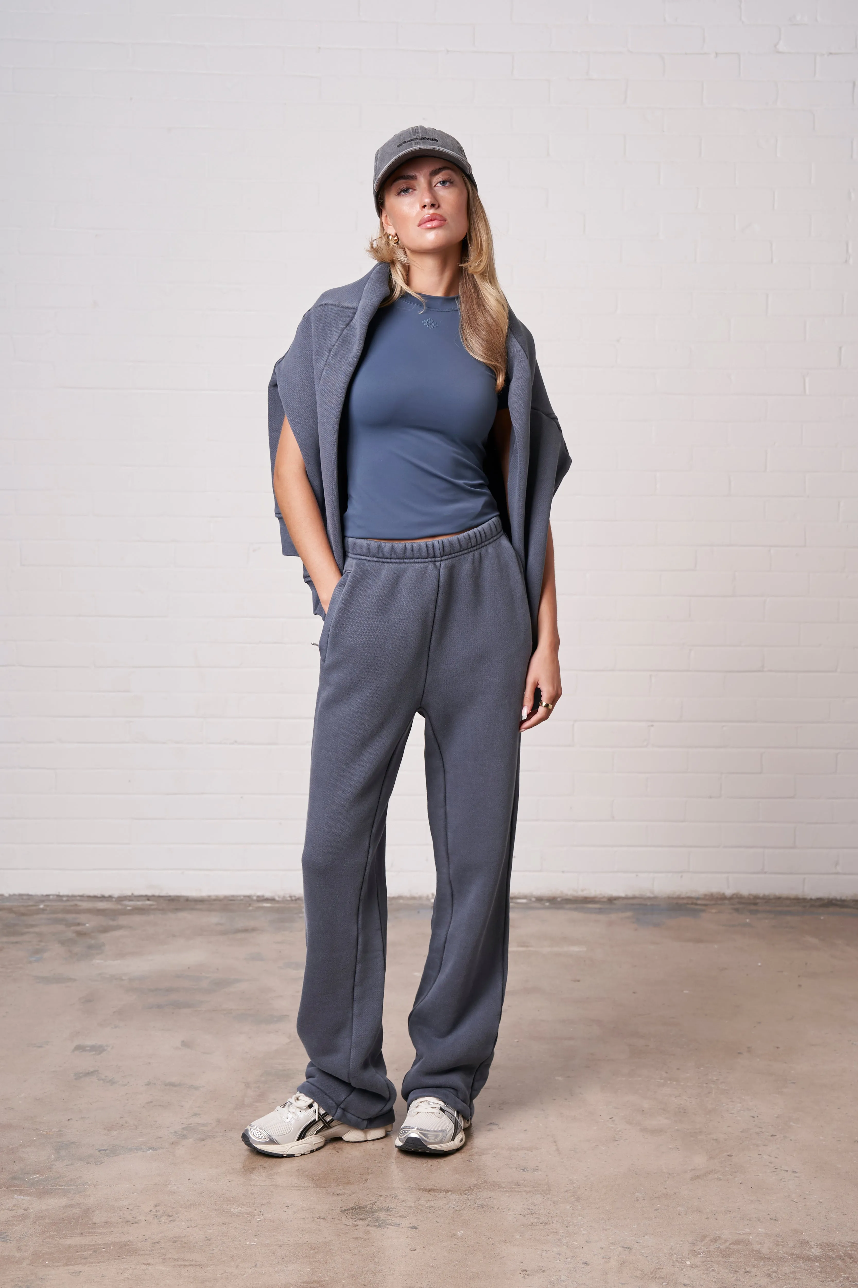 LAUNDERED CLASSICS STRAIGHT LEG JOGGERS - PETROL BLUE