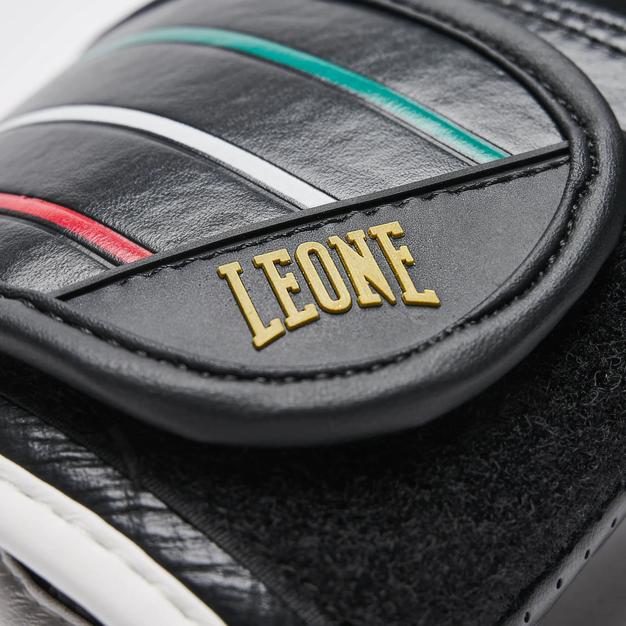 LEONE BOXING GLOVES FLAG