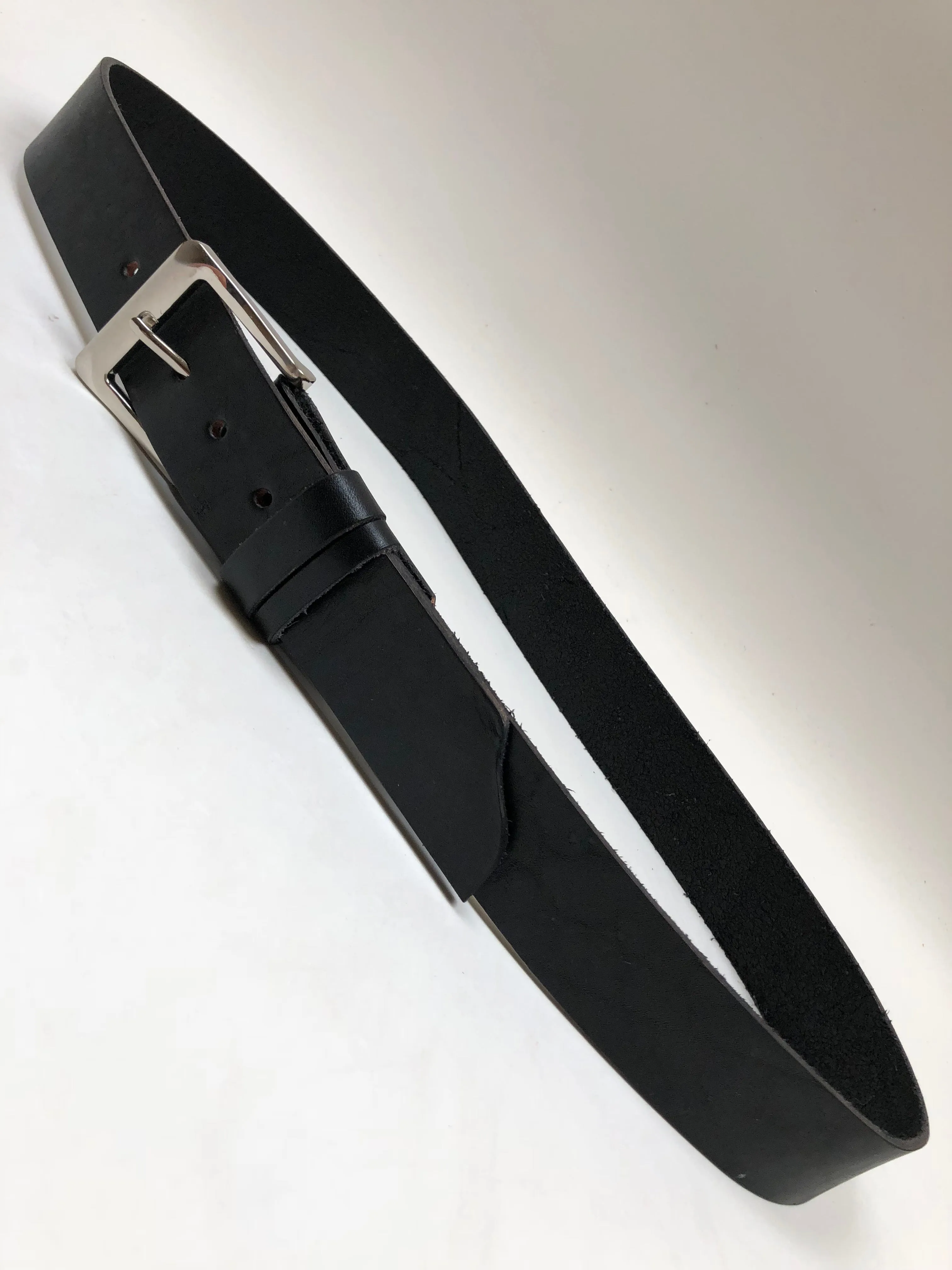 Men's Black Leather Belt with Smooth Silver Tone Buckle 38A15
