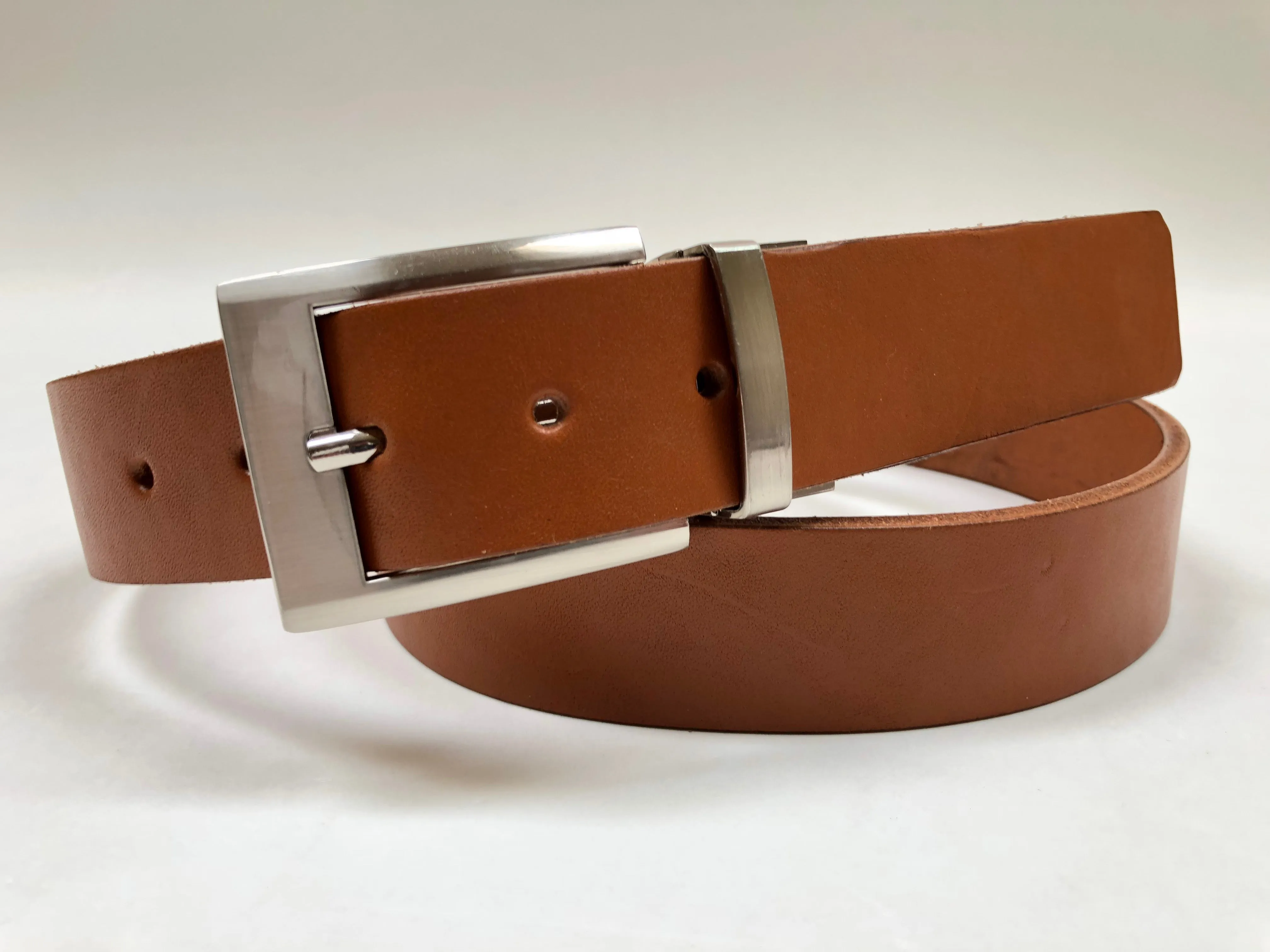Men's Tan Leather Belt with Silver Tone Buckle 38Z3