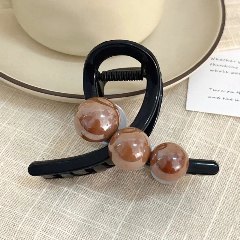 Pearl Crossing Hair Claw