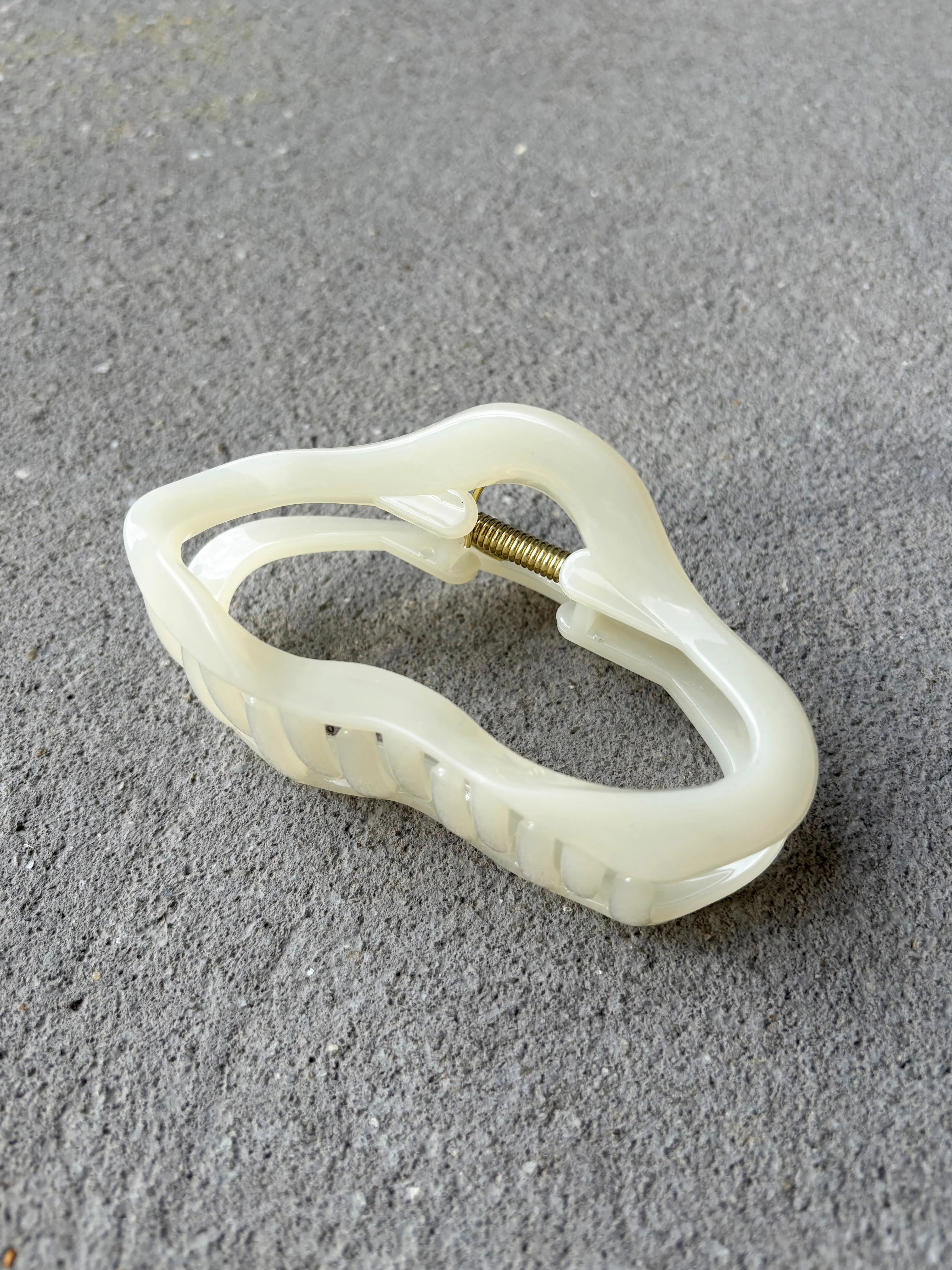 [Restocked] Cloud Hair Claw Clips (3col)