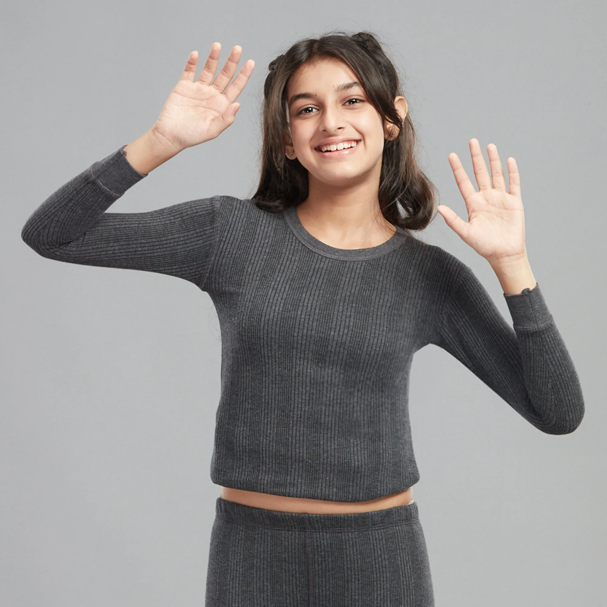Soft Cotton-Polyester Blend Flare Slim Thermal Vest with a Round Neckline and Full Sleeves - Charcoal