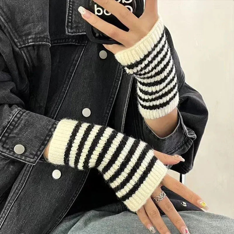 Striped Knitted Fingerless Gloves – Japanese Harajuku JK Style, Y2K Winter Cuff Gloves & Mittens
