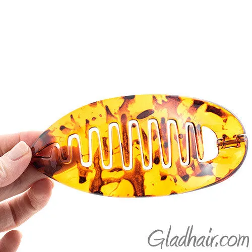 Tort Banana Clip with an Upturned Hinge