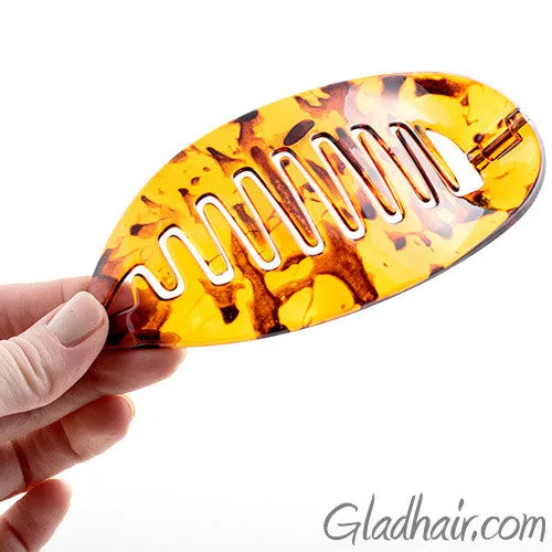 Tort Banana Clip with an Upturned Hinge
