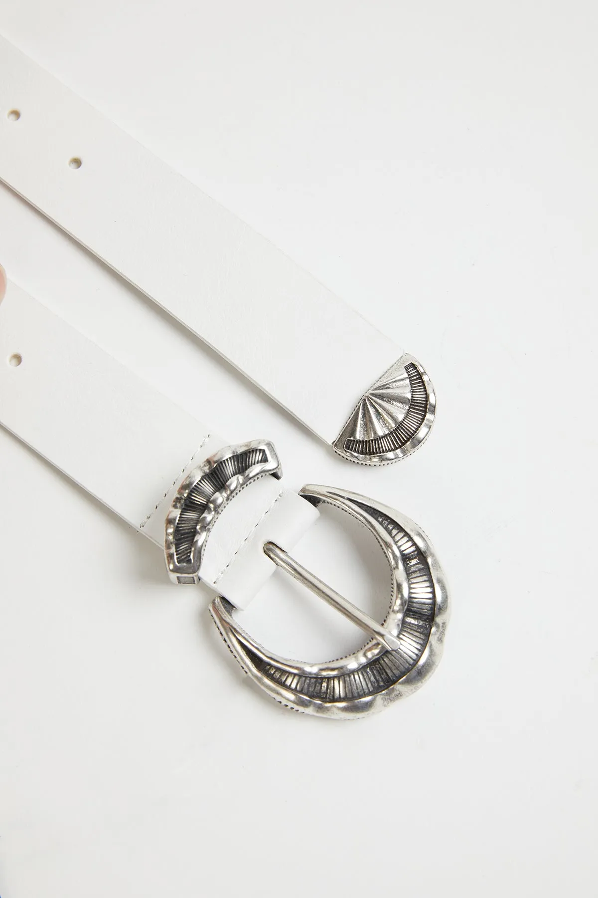 VINTAGE-INSPIRED LEATHER BELT