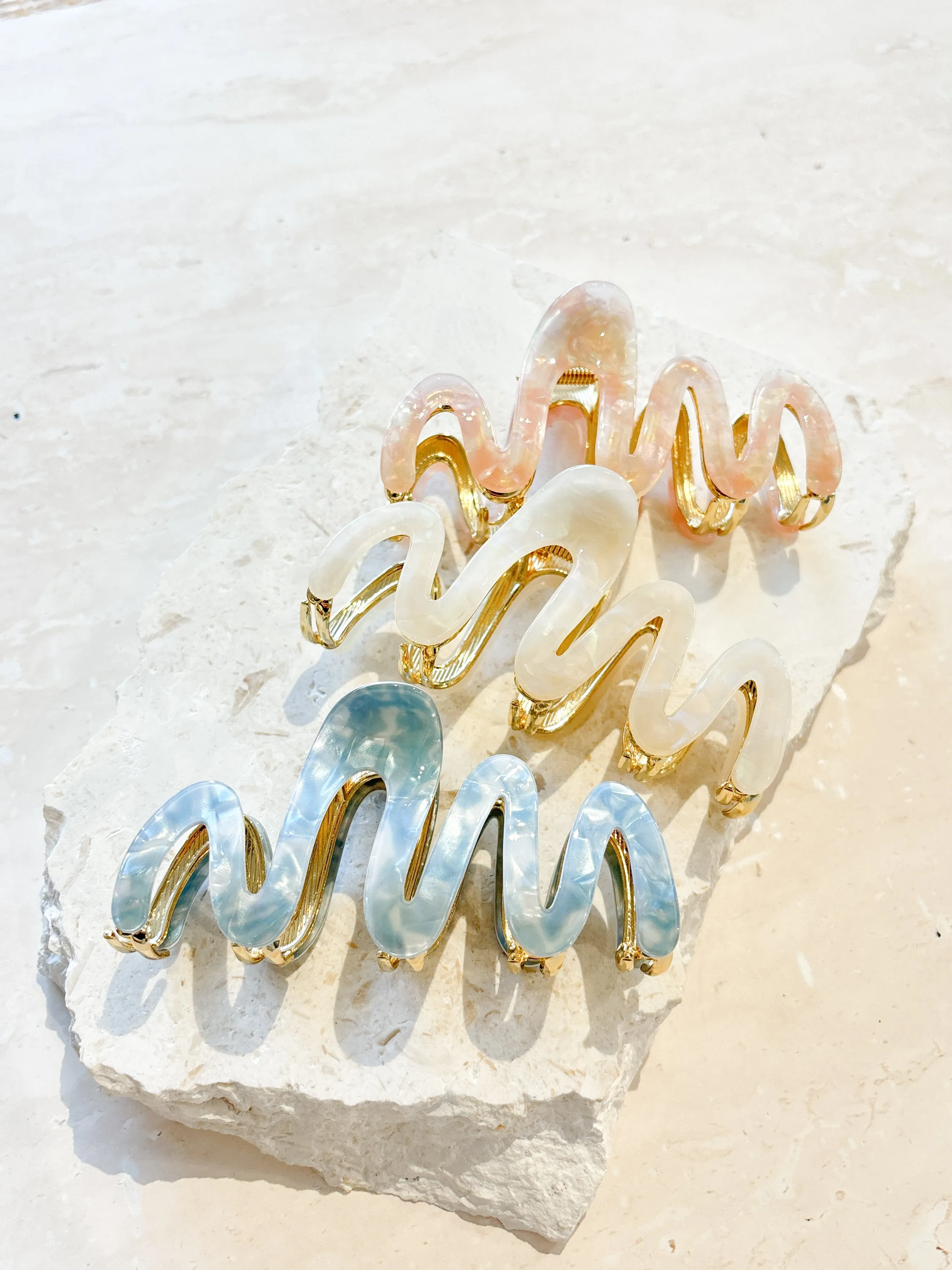 Wave Acrylic Metal Claw Clip in Blue