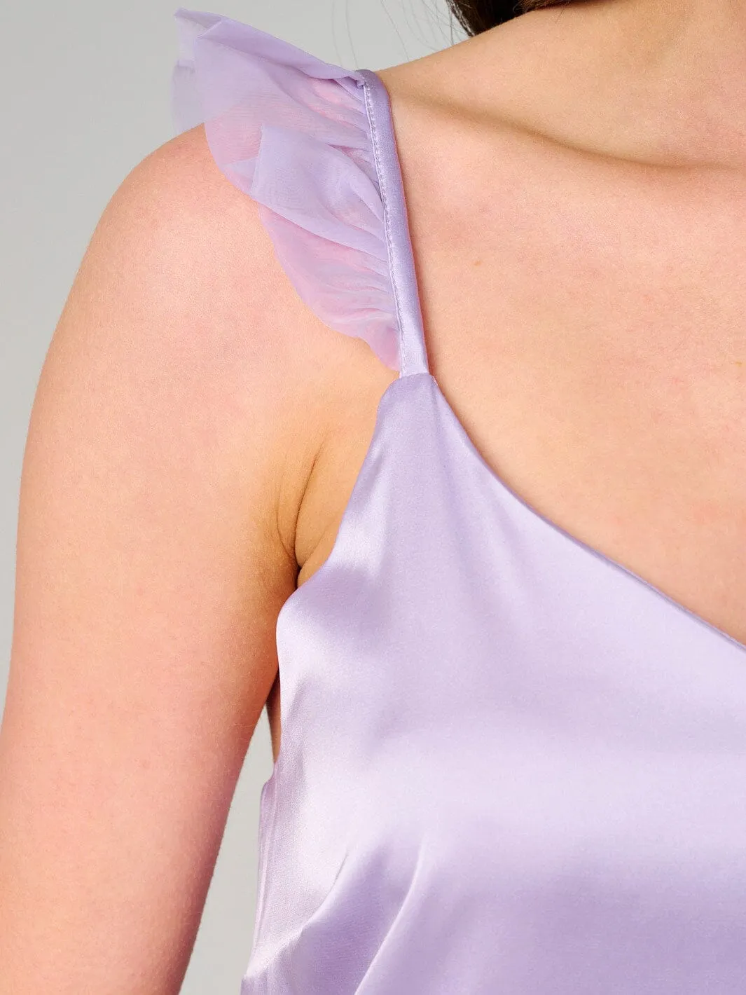 WOMEN'S SLEEVELESS V-NECK SATIN TANK TOP