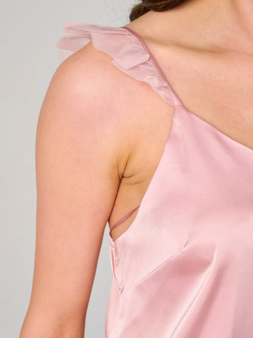 WOMEN'S SLEEVELESS V-NECK SATIN TANK TOP